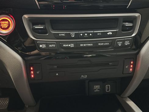 Used 2019 Honda Pilot Touring image 34