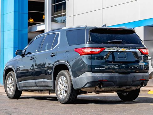 Used 2018 Chevrolet Traverse LT FWD image 3