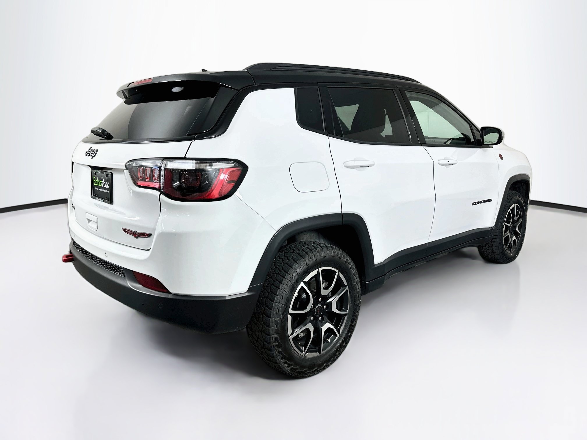 Used 2025 Jeep Compass Trailhawk AWD/4WD image 9