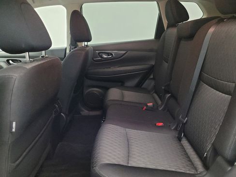 Used 2019 Nissan Rogue SV w/ Premium Package FWD image 18