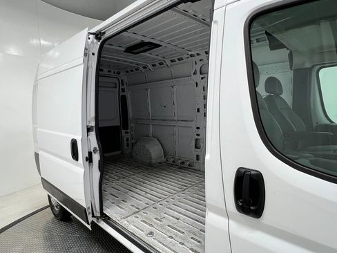 Used 2024 RAM ProMaster 2500 w/ Convenience Group FWD image 30