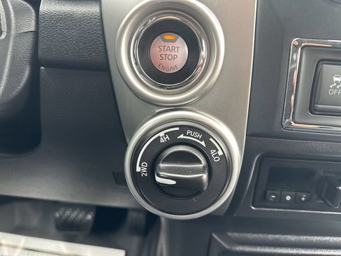 Used 2017 Nissan Titan SV AWD/4WD image 54