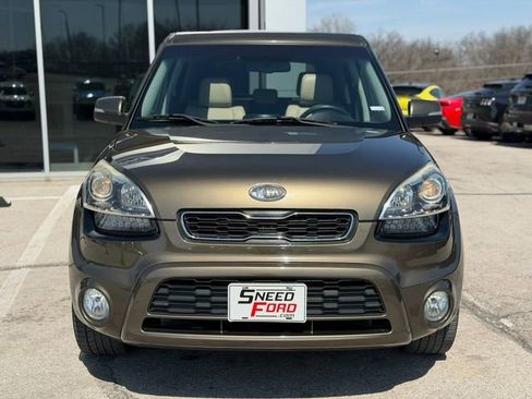 Used 2012 Kia Soul ! w/ Premium Pkg image 2