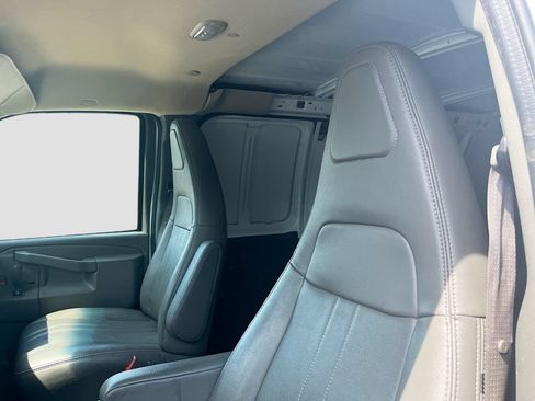 Used 2025 GMC Savana 3500 Extended RWD image 19