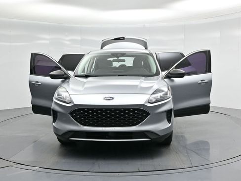 Used 2022 Ford Escape SE image 32