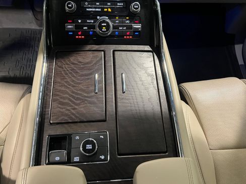 Used 2018 Lincoln Navigator Reserve w/ Technology Package image 20