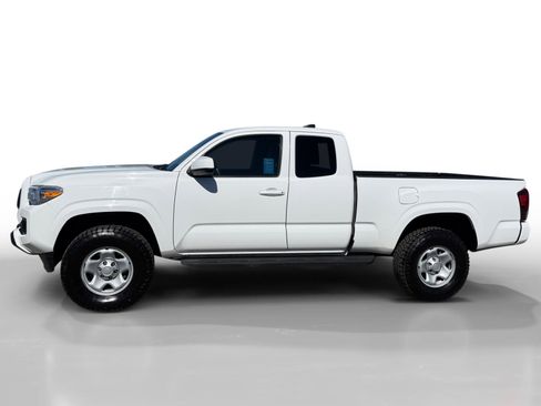 Used 2023 Toyota Tacoma SR AWD/4WD image 2