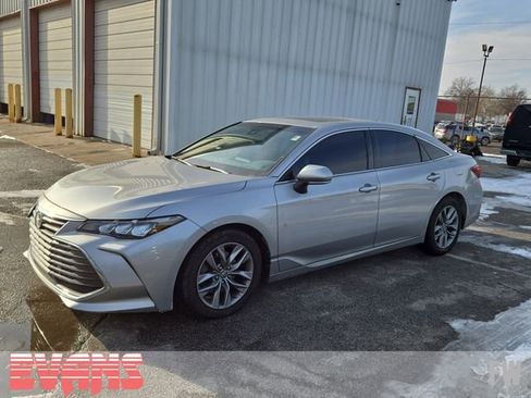 Used 2019 Toyota Avalon XLE image 4