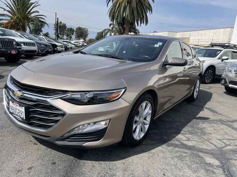 Used 2019 Chevrolet Malibu LT w/ Leather Package FWD image 2