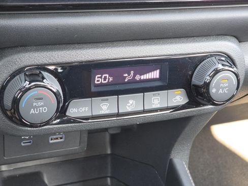 Used 2024 Nissan Kicks SR w/ Interior Electronics Package FWD image 21