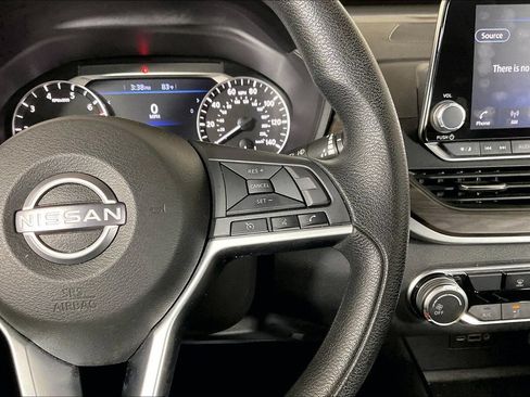 Used 2024 Nissan Altima 2.5 SV FWD image 19