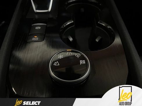 Used 2024 Nissan Rogue SV AWD/4WD image 12