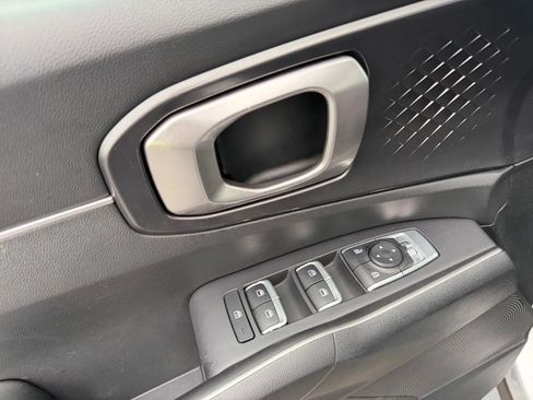 Used 2021 Kia Sorento LX FWD image 15
