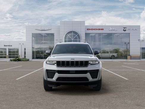 New 2026 Jeep Grand Cherokee Altitude AWD/4WD image 6