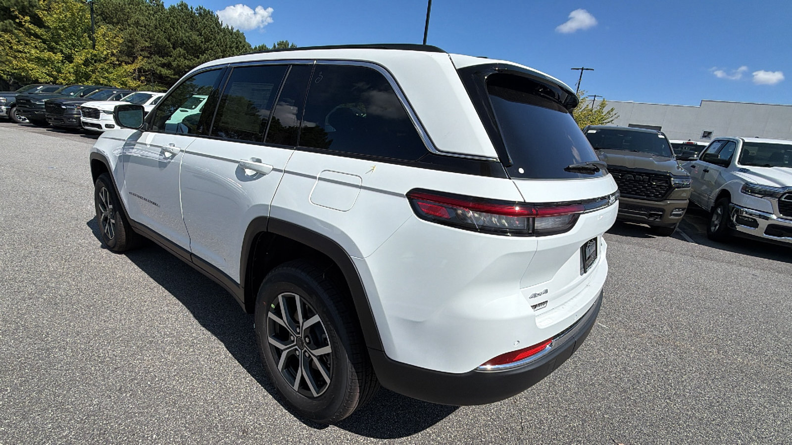 New 2027 Jeep Grand Cherokee Laredo X AWD/4WD image 10