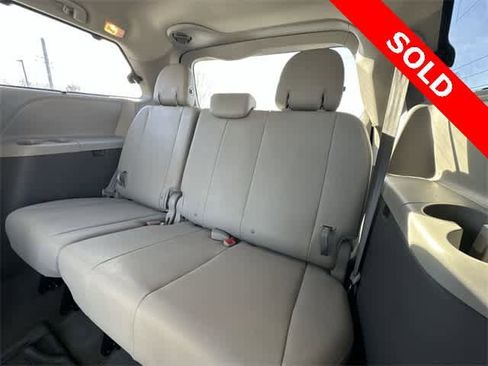 Used 2020 Toyota Sienna XLE image 20