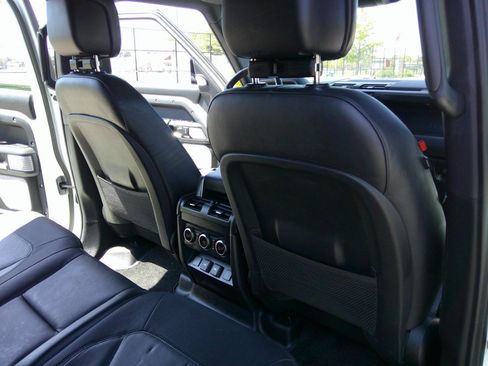 Used 2023 Land Rover Defender 130 X-Dynamic SE AWD/4WD image 63
