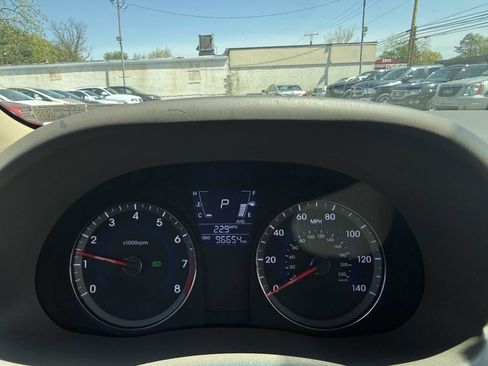 Used 2012 Hyundai Accent GLS FWD image 15