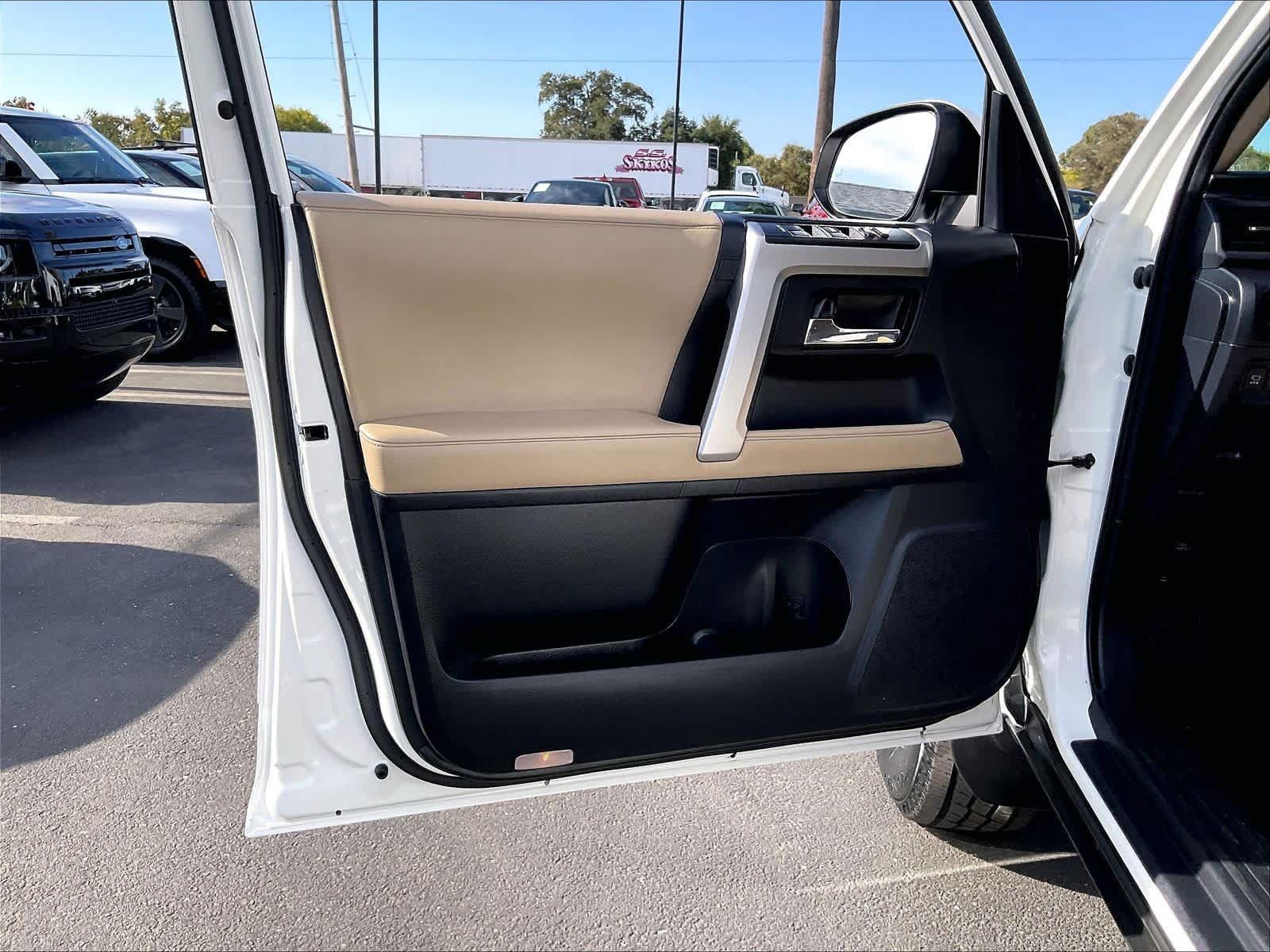 Used 2023 Toyota 4Runner SR5 Premium w/ SR5 Premium Package AWD/4WD image 25