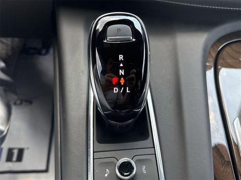 Certified 2024 Cadillac Escalade Premium Luxury Platinum image 15