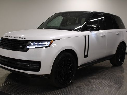 Used 2025 Land Rover Range Rover SE image 1