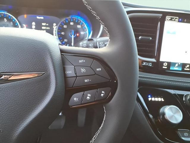 New 2026 Chrysler Pacifica Select AWD/4WD image 20