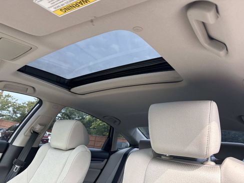 Used 2018 Honda Accord EX image 3
