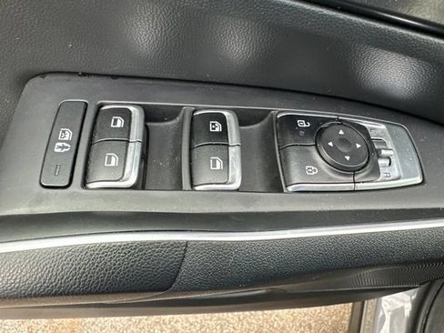 Used 2024 Kia Sorento S w/ Panoramic Sunroof Package FWD image 12