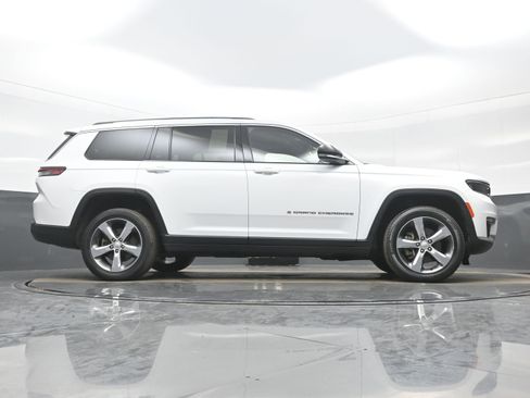 Used 2022 Jeep Grand Cherokee L Limited image 32
