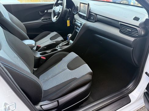 Used 2019 Hyundai Veloster 2.0 image 14