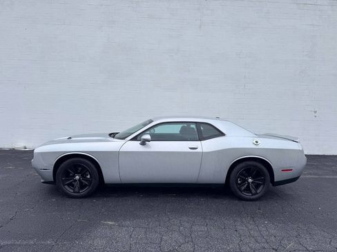 Used 2021 Dodge Challenger SXT RWD image 5