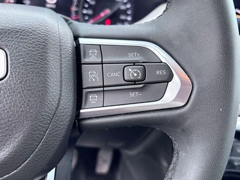 Used 2025 Jeep Compass Limited image 18