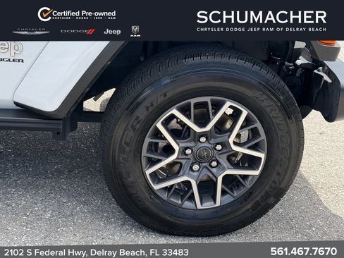 Used 2024 Jeep Wrangler Unlimited Sahara w/ Technology Group AWD/4WD image 9