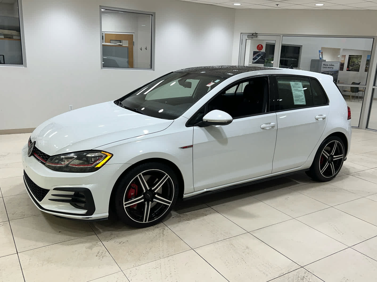 Used 2018 Volkswagen GTI SE FWD image 4
