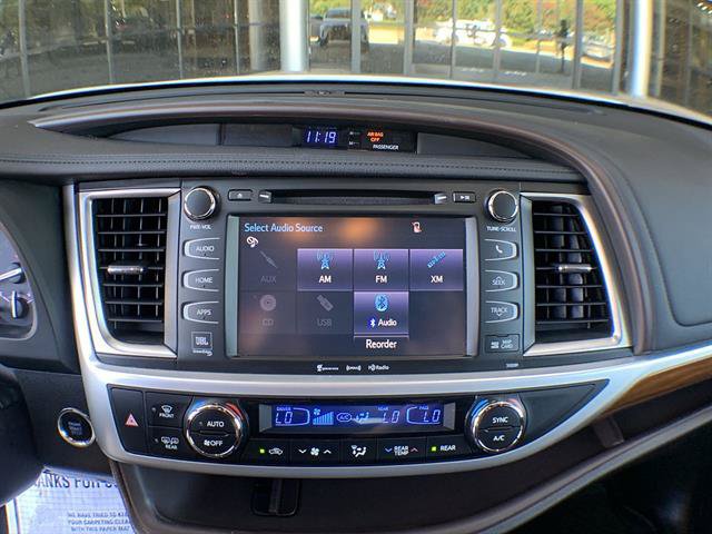 Used 2019 Toyota Highlander Limited AWD/4WD image 16