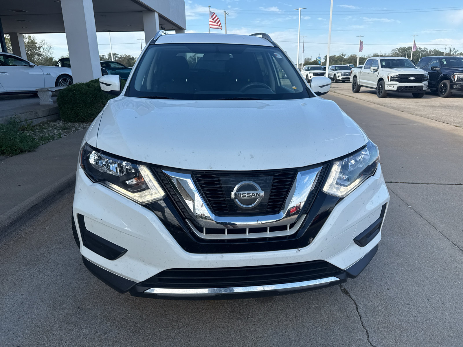 Used 2017 Nissan Rogue SV AWD/4WD image 3