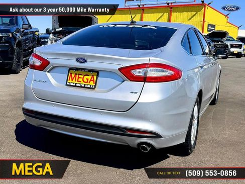 Used 2016 Ford Fusion SE FWD image 11