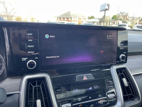 Certified 2022 Kia Sorento EX w/ Panoramic Sunroof Package FWD image 11