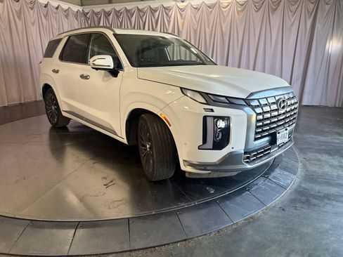 Used 2024 Hyundai Palisade Calligraphy FWD image 3