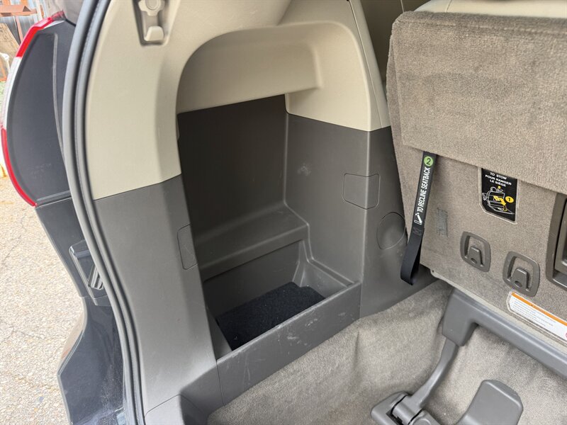 Used 2015 Toyota Sienna XLE w/ XLE Navigation Package AWD/4WD image 33