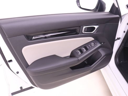 Used 2023 Honda Civic Touring image 9