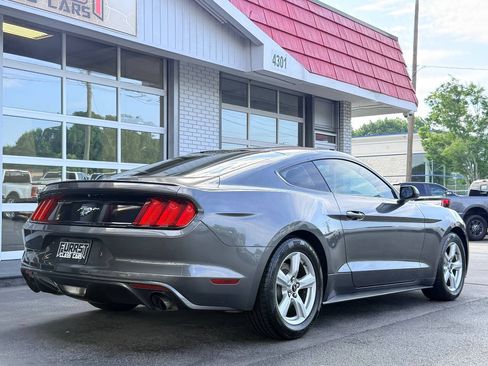 Used 2015 Ford Mustang Coupe RWD image 3