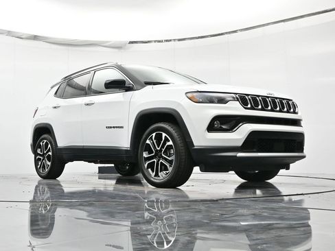 Used 2024 Jeep Compass Limited image 40