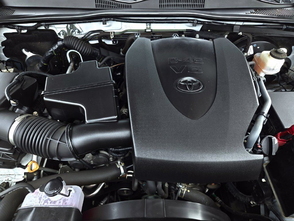 Used 2018 Toyota Tacoma SR5 RWD image 24