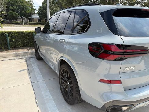 Used 2026 BMW X5 sDrive40i w/ M Sport Package RWD image 3