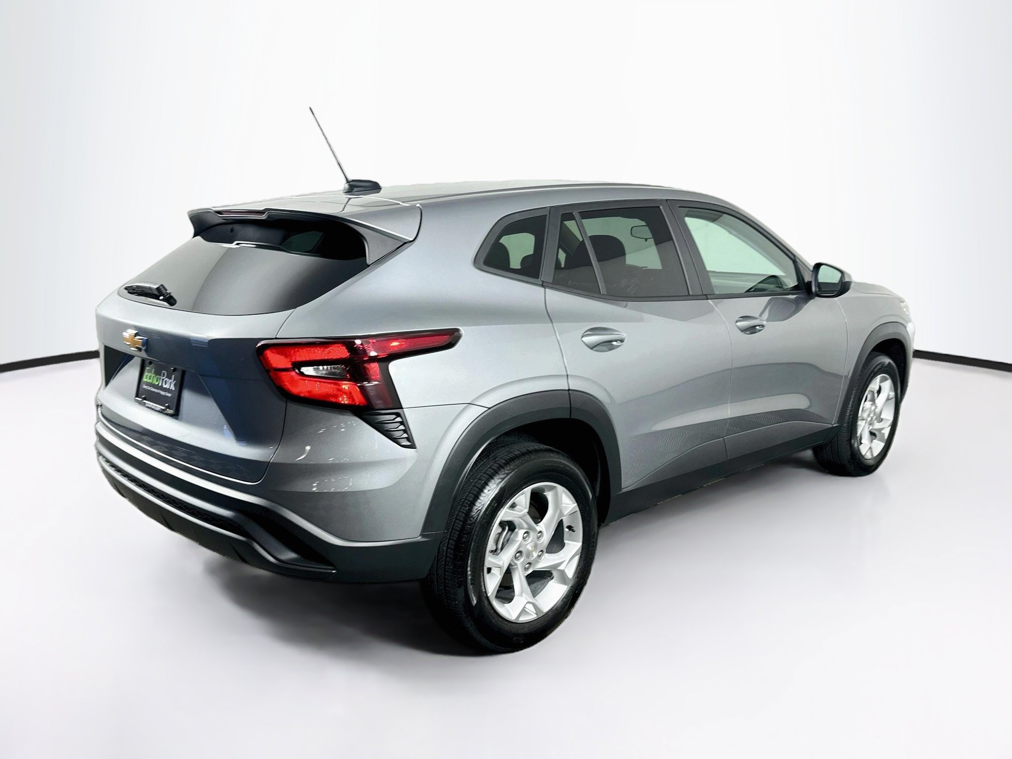 Used 2025 Chevrolet Trax LS w/ LS Convenience Package FWD image 9