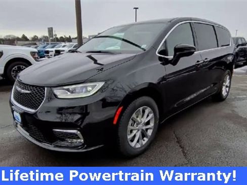 New 2026 Chrysler Pacifica Select image 4