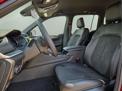 New 2025 Jeep Grand Cherokee Altitude image 14