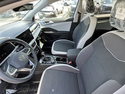 New 2026 Volkswagen Taos SE AWD/4WD image 21