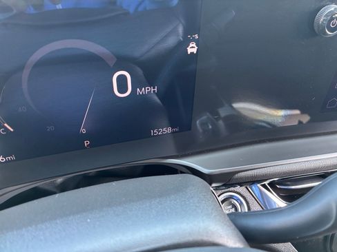 Used 2025 Buick Envista Sport Touring image 39